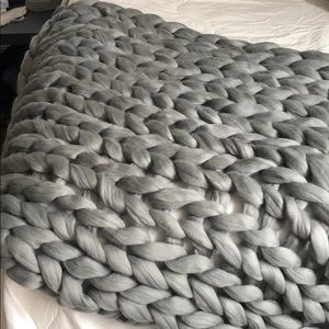 Giant chunk knit blanket - Grey